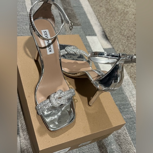Steve Madden confeti silver ankle strap evening sandals. - Picture 1 of 10